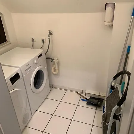 Frisch Renovierte Einliegerwohnung Mit Balkon Appartement *