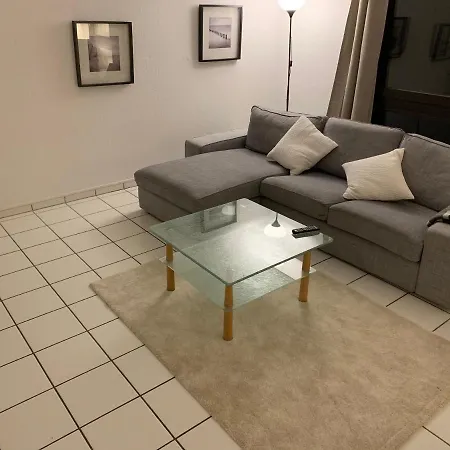 Frisch Renovierte Einliegerwohnung Mit Balkon *