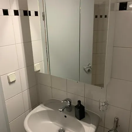 Frisch Renovierte Einliegerwohnung Mit Balkon *