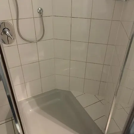 Frisch Renovierte Einliegerwohnung Mit Balkon
